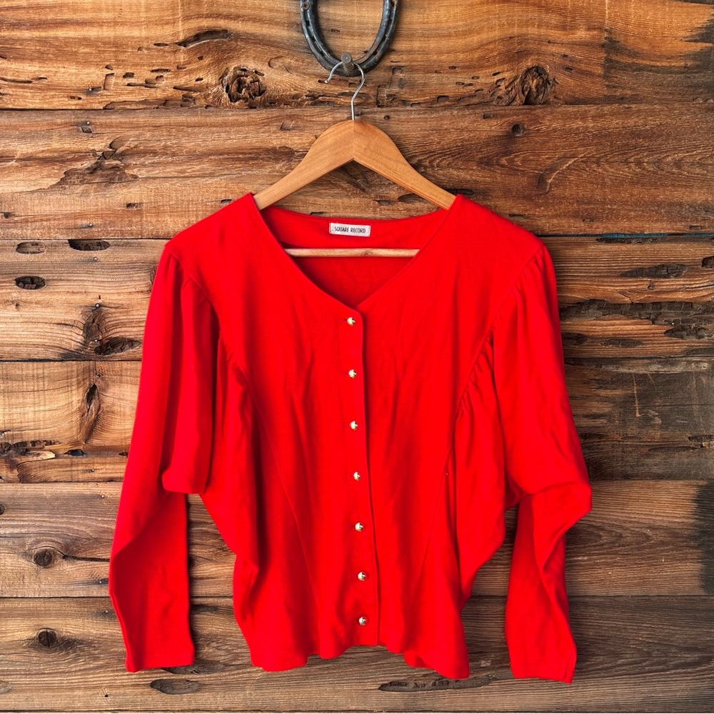 SQUARE RECORD | Red Button-Front V-Neck Blouse M